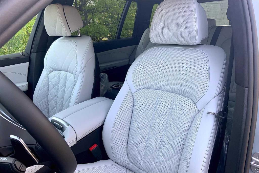 new 2026 BMW X7 car, priced at $94,255