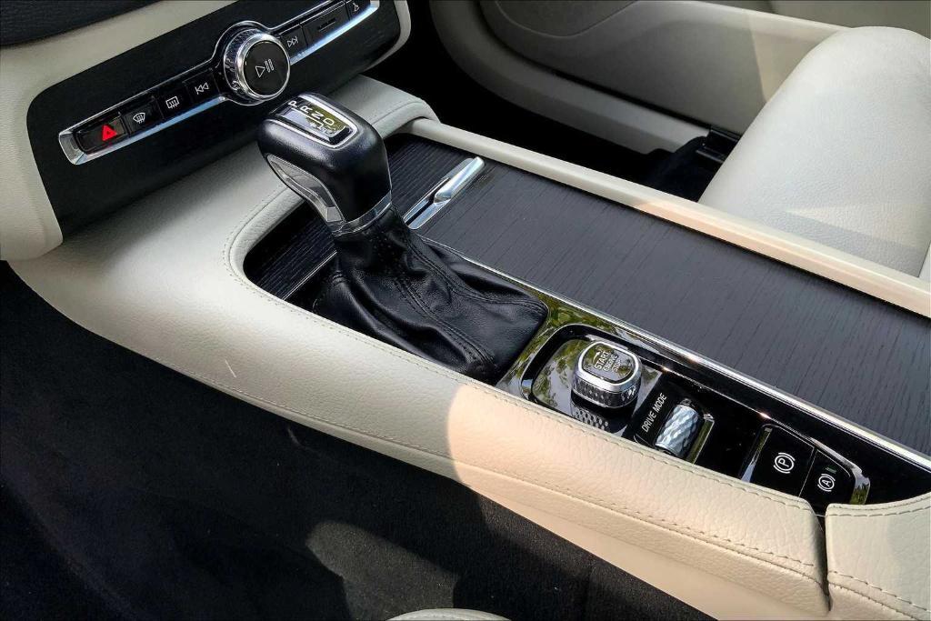 used 2020 Volvo XC90 car, priced at $30,499