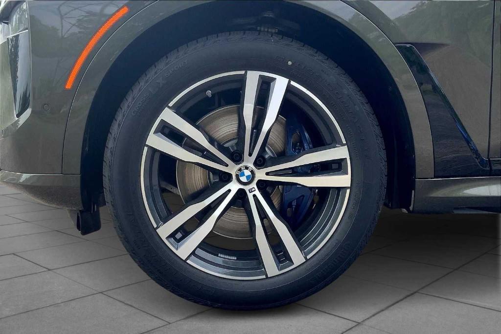 new 2026 BMW X7 car, priced at $95,205