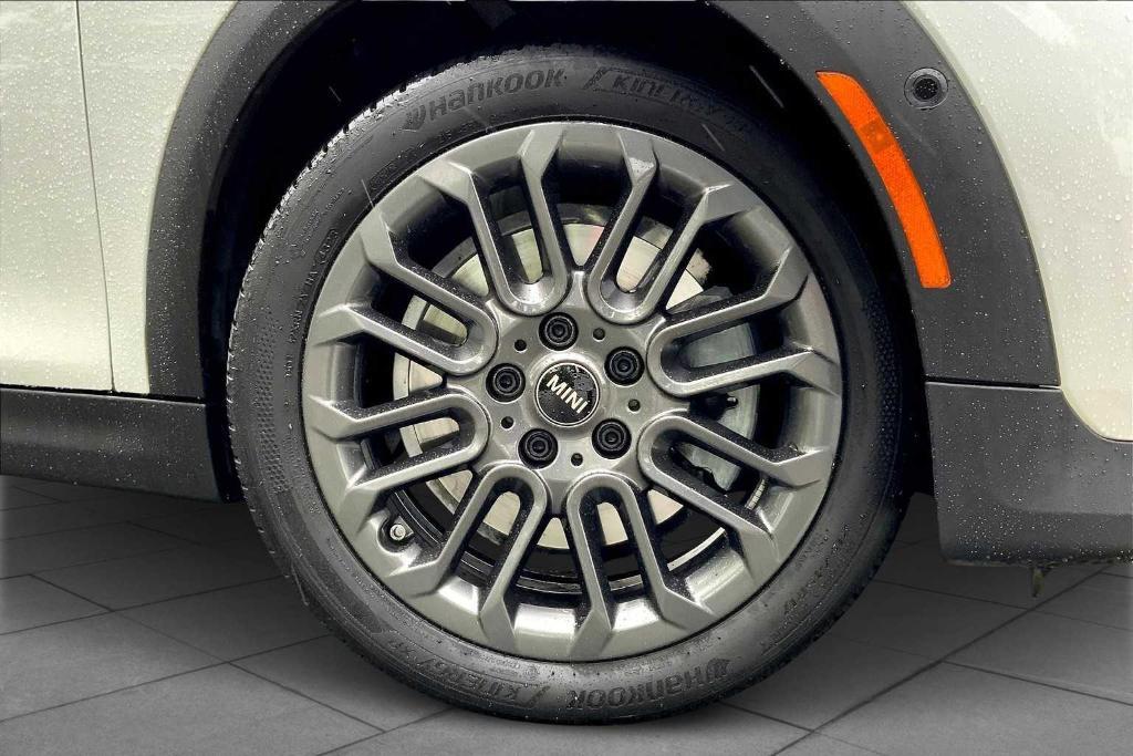 used 2025 MINI Hardtop car, priced at $31,998
