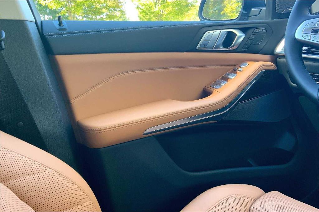 new 2026 BMW X7 car, priced at $93,655