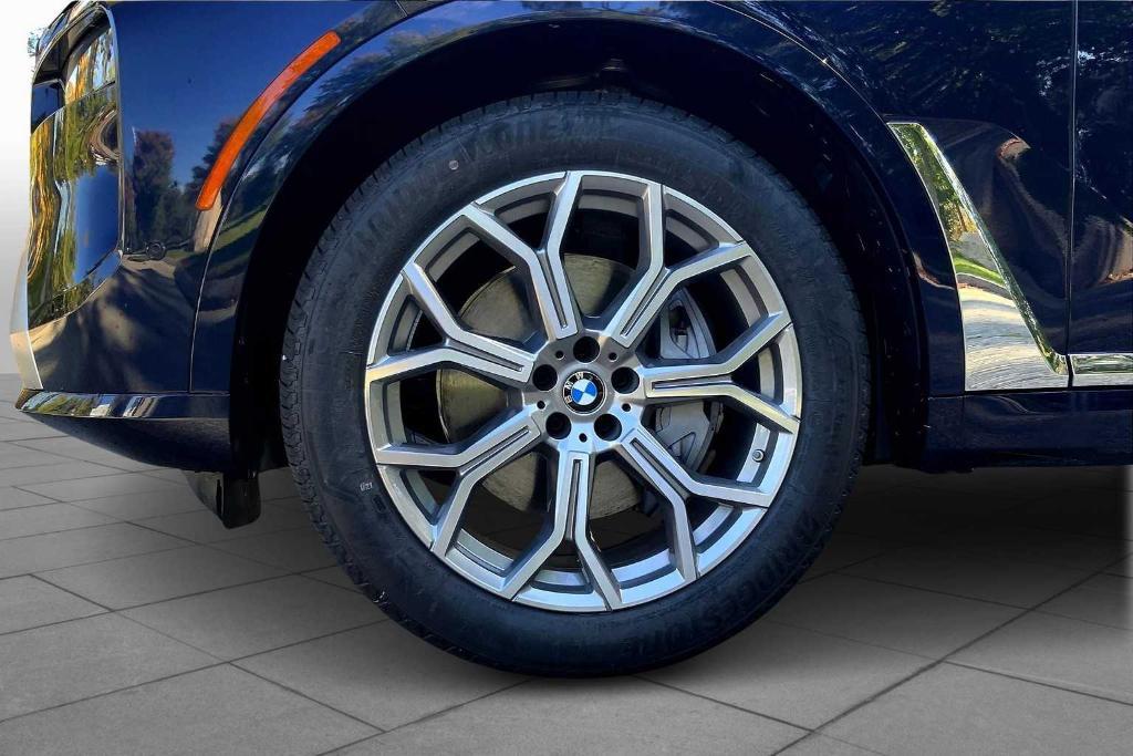 new 2026 BMW X7 car, priced at $93,655