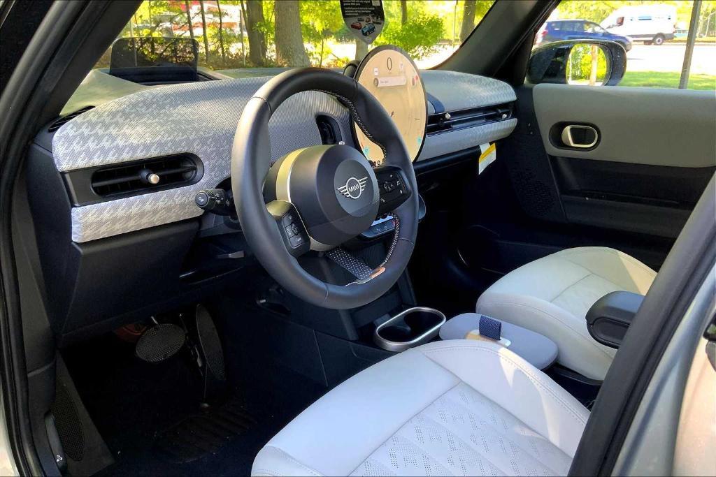 used 2025 MINI Hardtop car, priced at $31,524