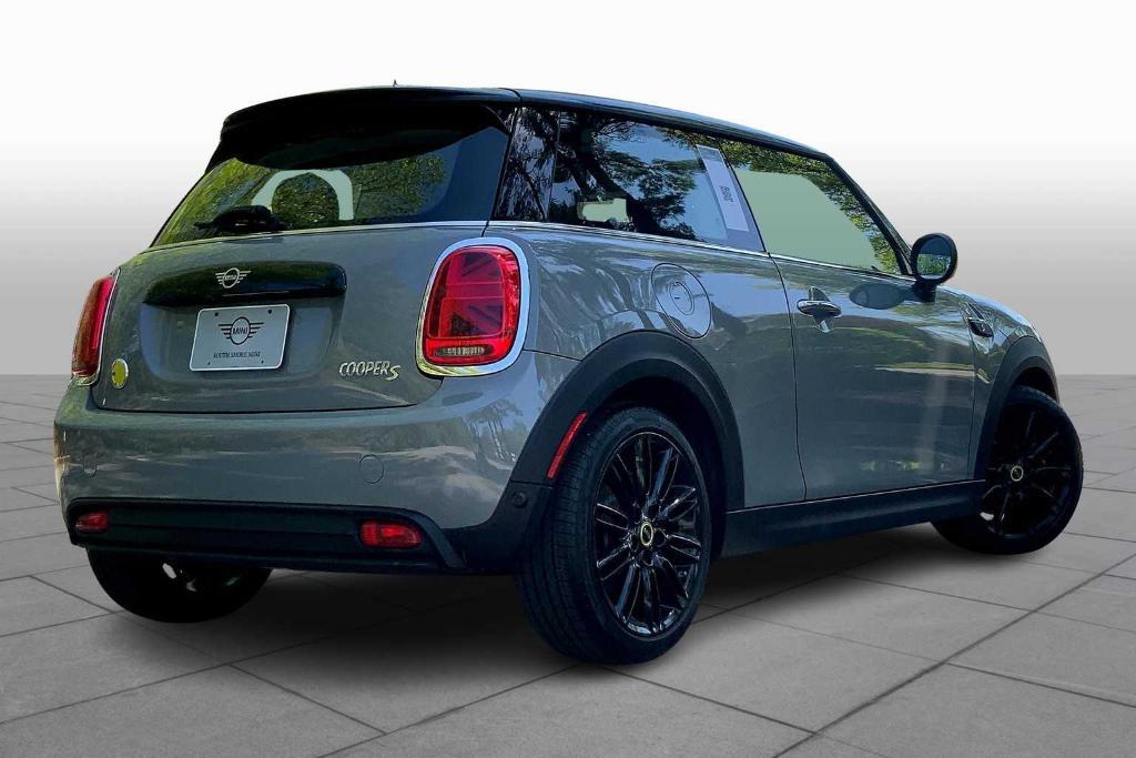 used 2023 MINI SE Hardtop car, priced at $22,419