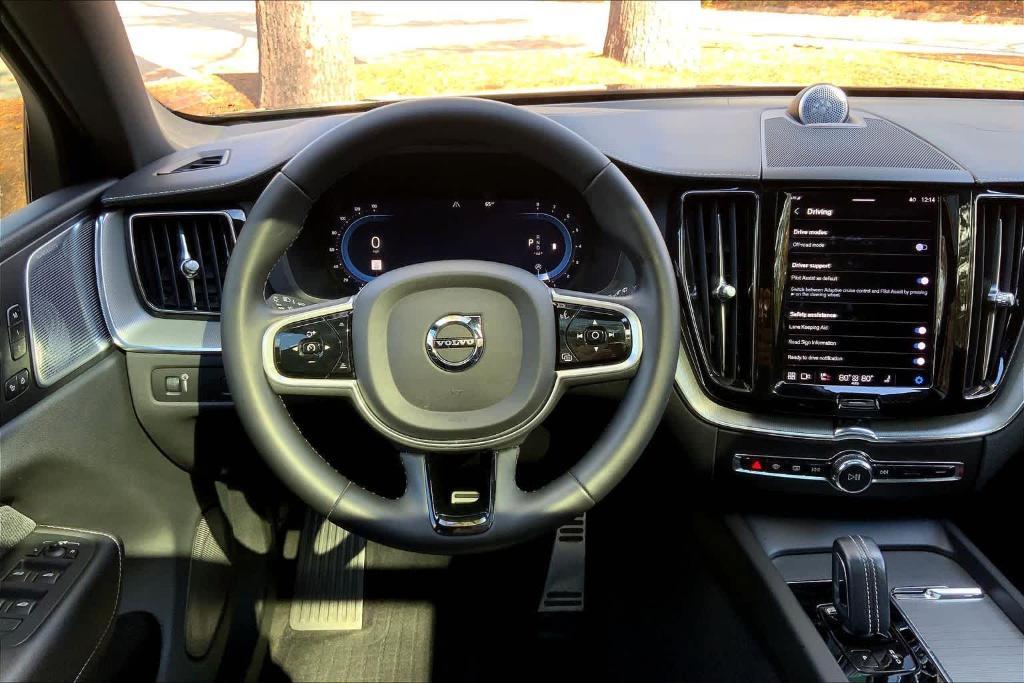 used 2022 Volvo XC60 car, priced at $32,869
