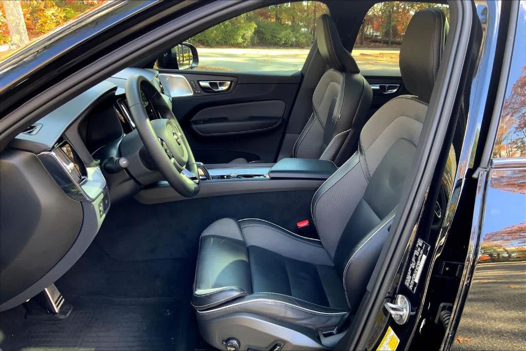 used 2022 Volvo XC60 car, priced at $32,869