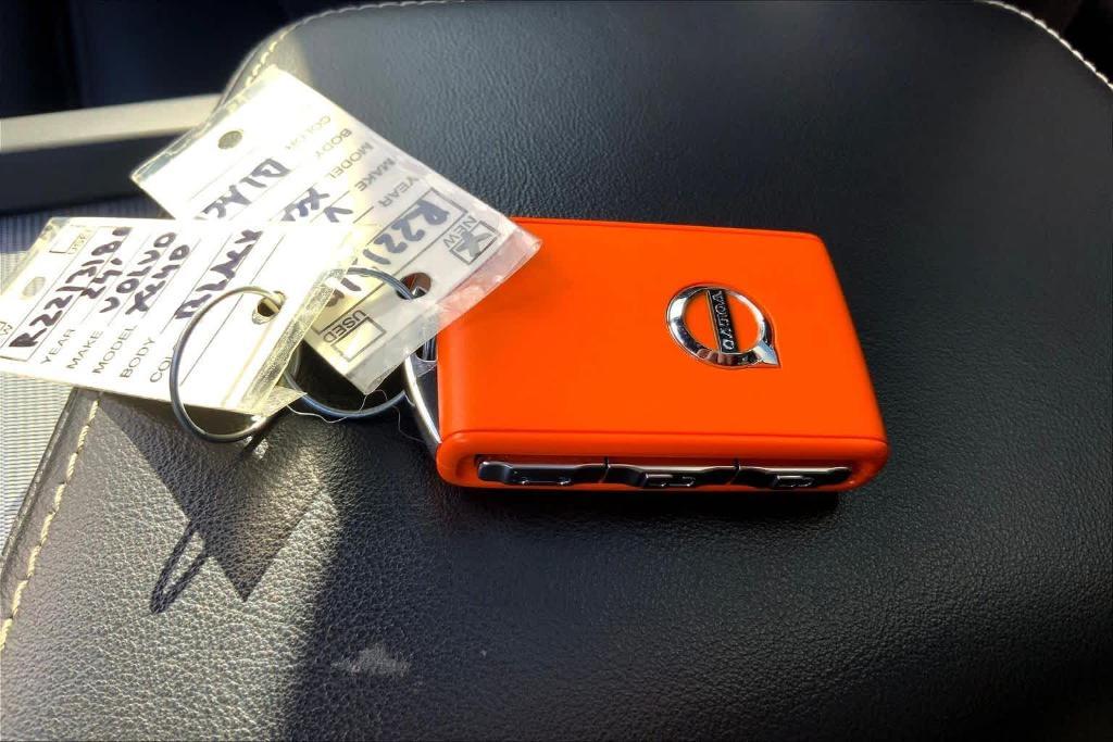 used 2022 Volvo XC60 car, priced at $32,869