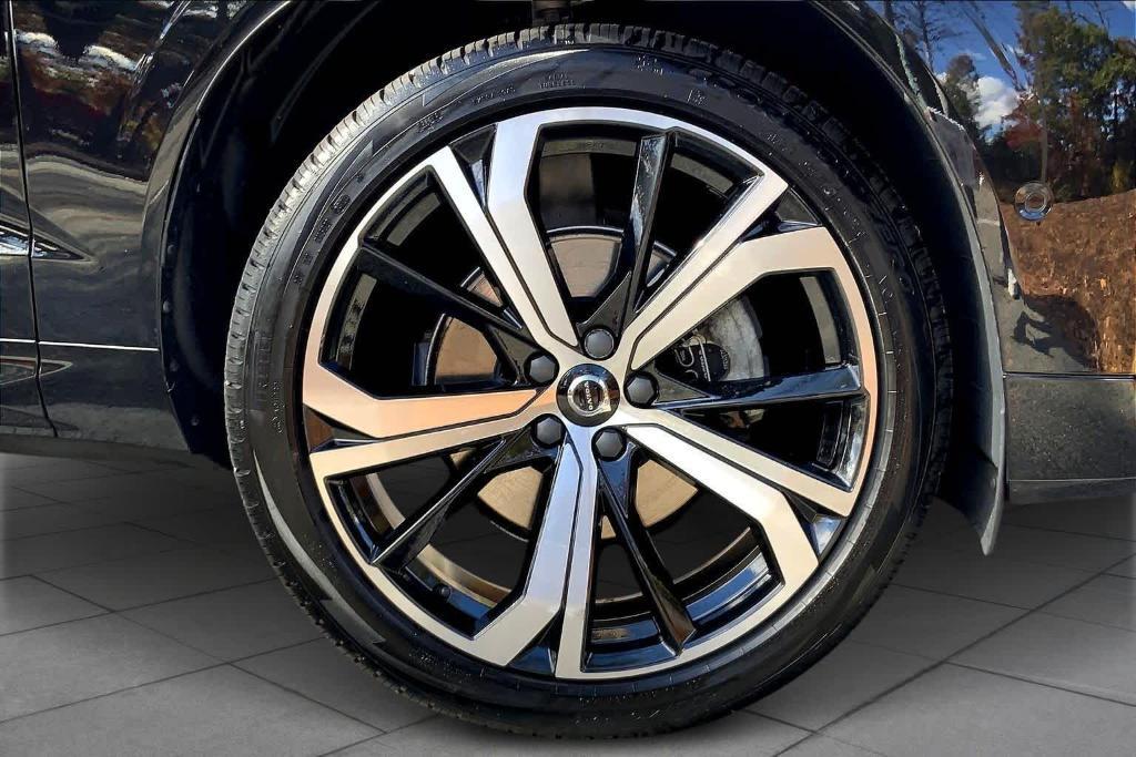 used 2022 Volvo XC60 car, priced at $32,869