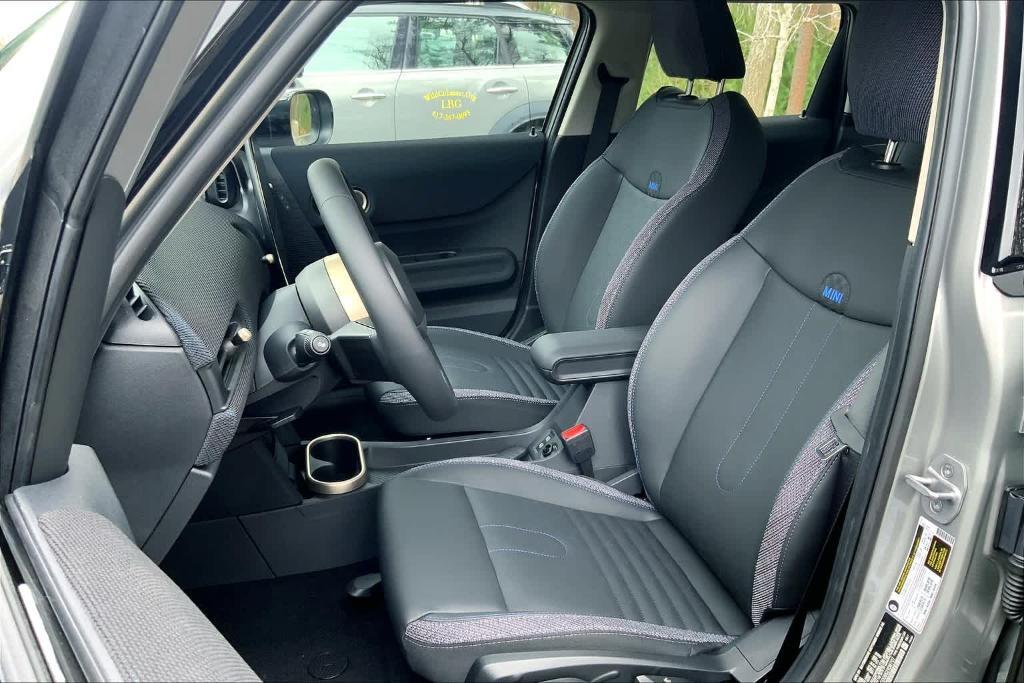 new 2025 MINI Hardtop car