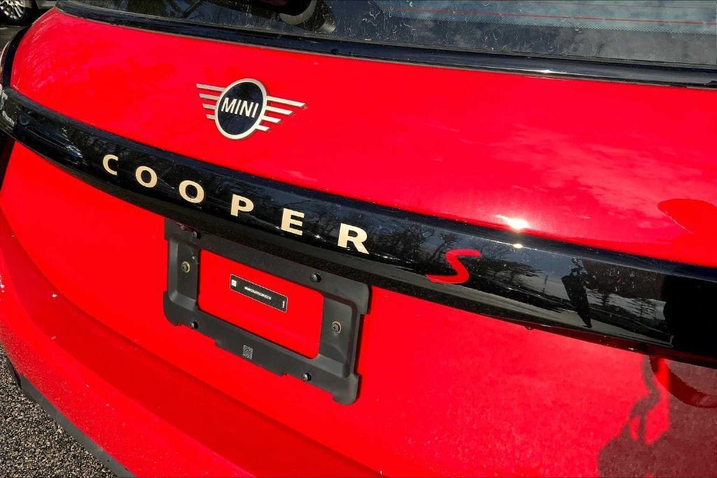 new 2025 MINI Hardtop car, priced at $37,605