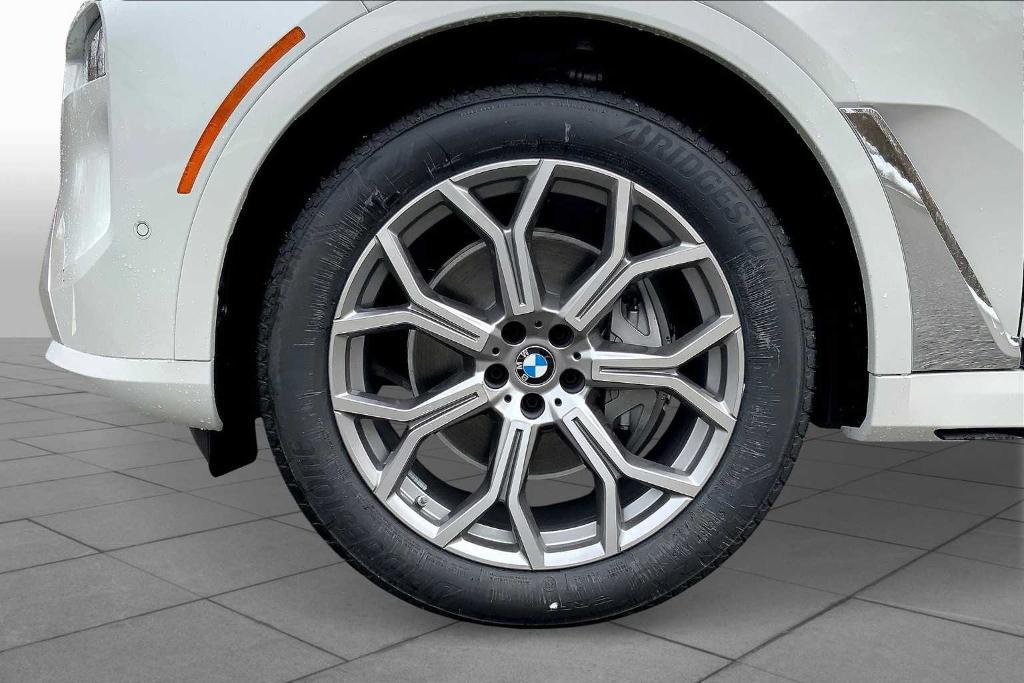 new 2025 BMW X7 car, priced at $92,885