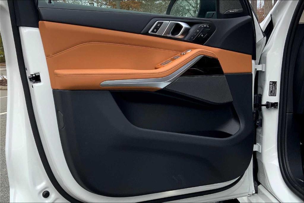 new 2025 BMW X7 car, priced at $92,885