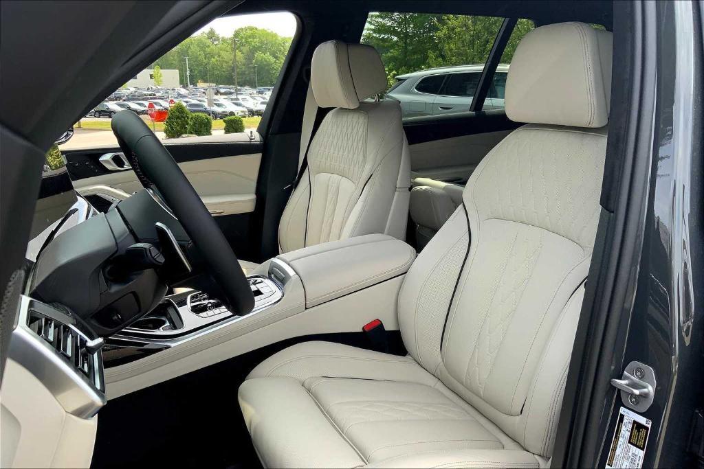 new 2026 BMW X7 car, priced at $122,105