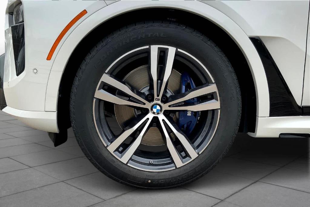 new 2025 BMW X7 car, priced at $115,535