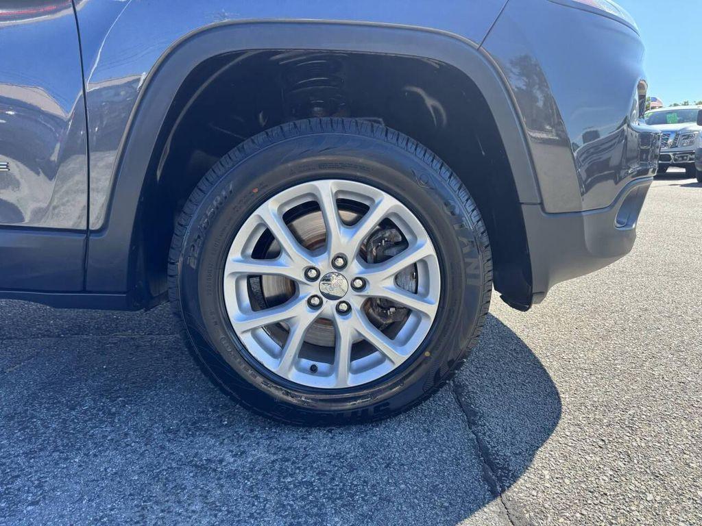 used 2015 Jeep Cherokee car, priced at $9,995