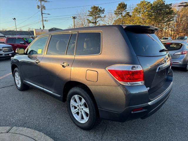 used 2013 Toyota Highlander car, priced at $13,995