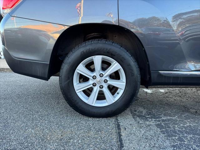 used 2013 Toyota Highlander car, priced at $13,995