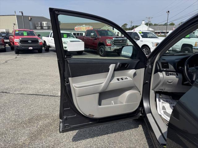 used 2009 Toyota Highlander car, priced at $8,995