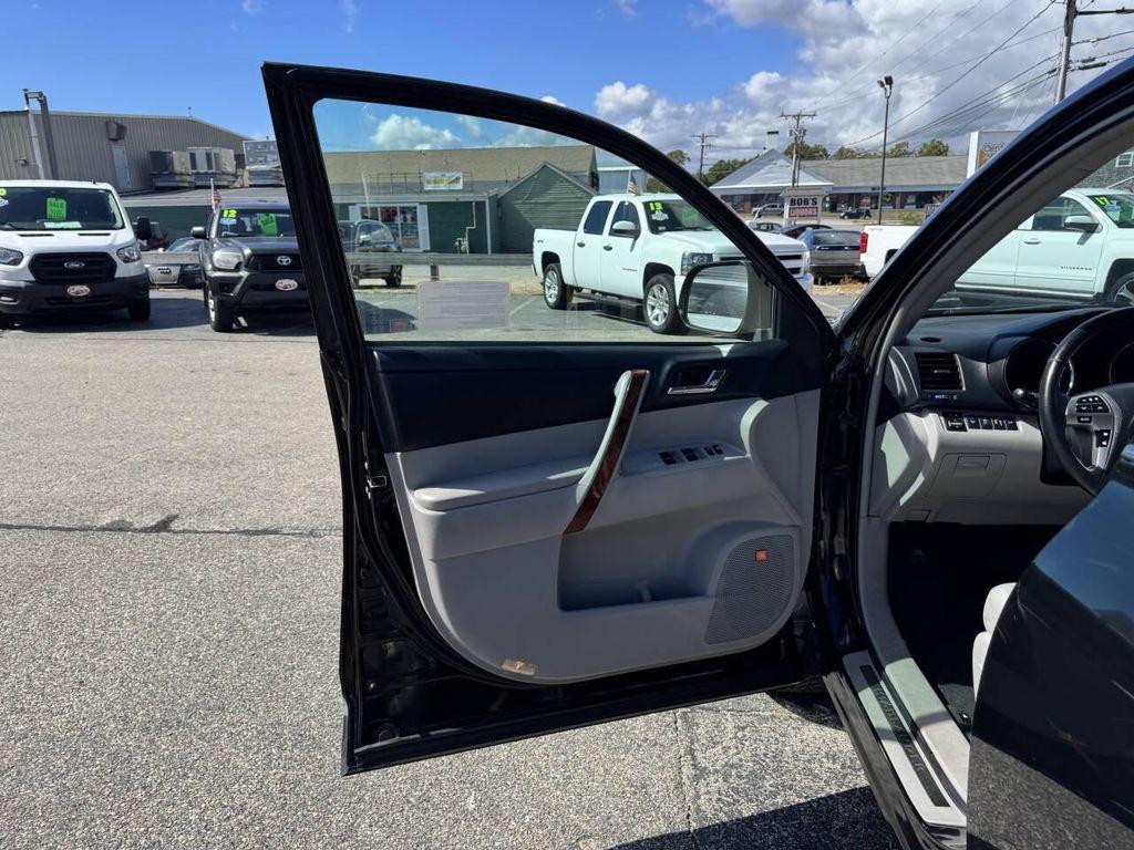 used 2013 Toyota Highlander car, priced at $11,995