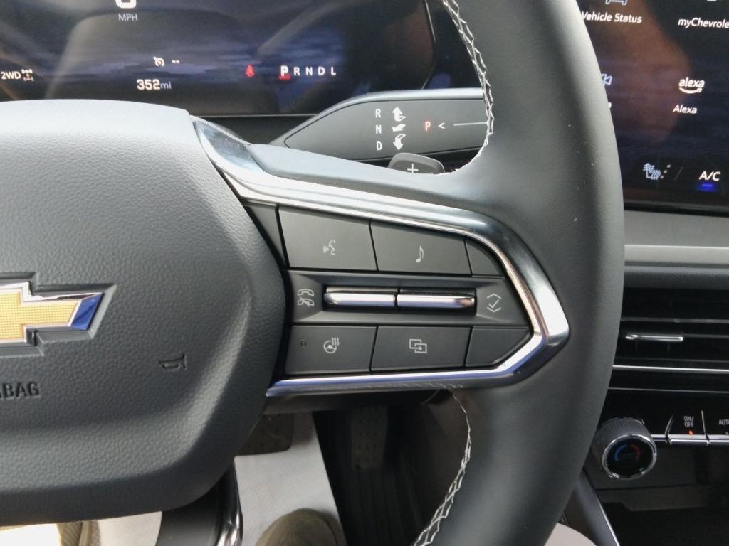 new 2025 Chevrolet Traverse car, priced at $45,060