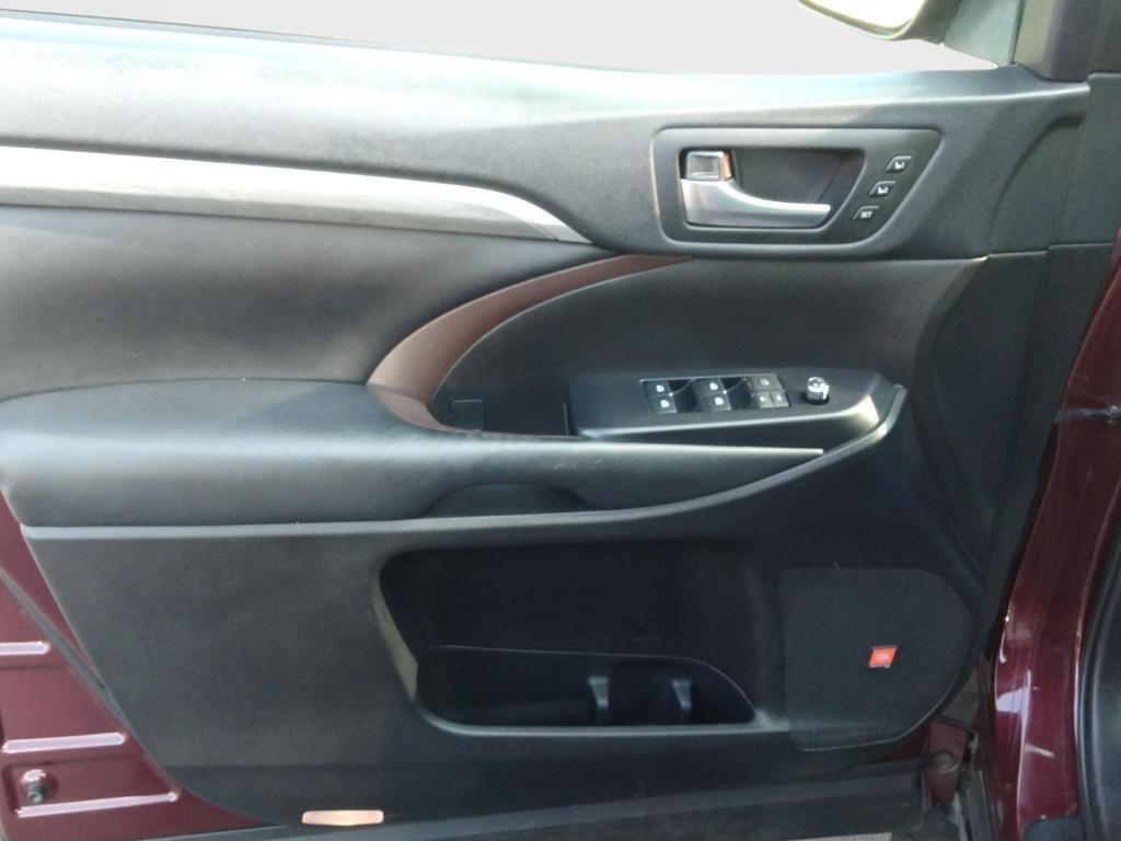 used 2019 Toyota Highlander car, priced at $24,150