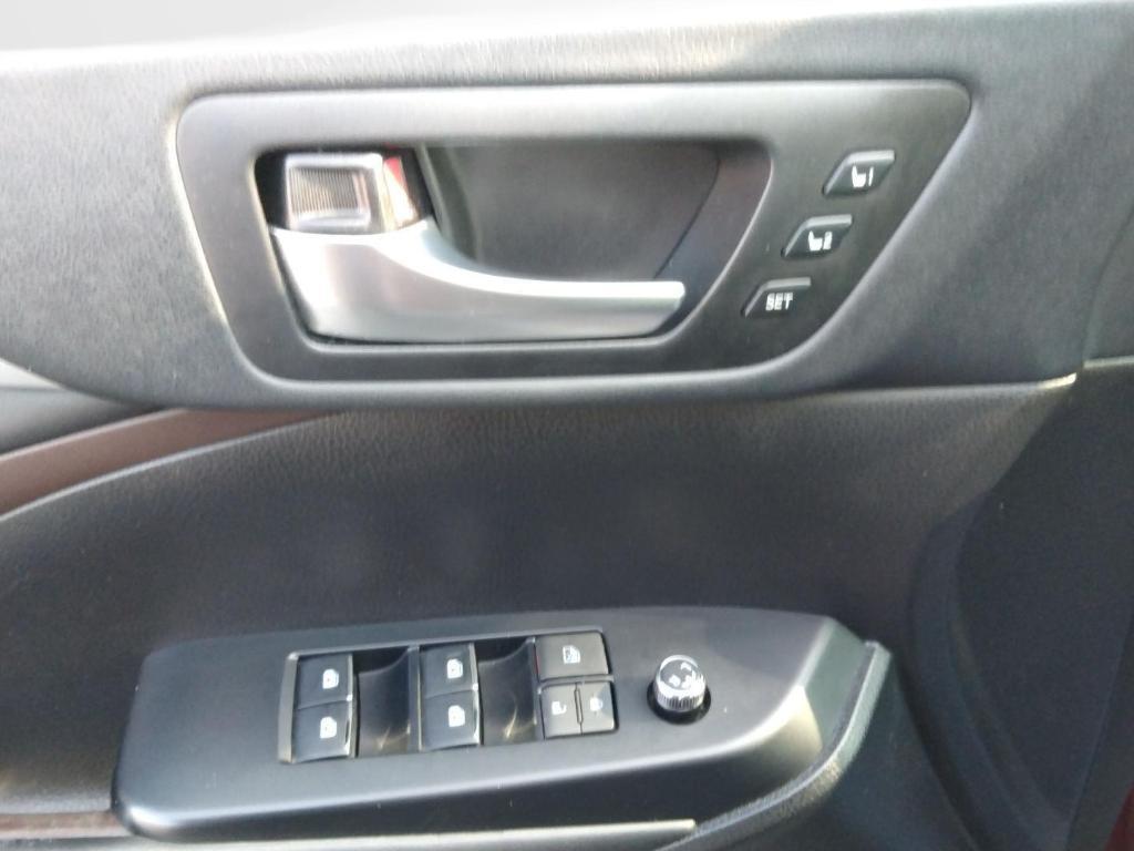used 2019 Toyota Highlander car, priced at $24,150