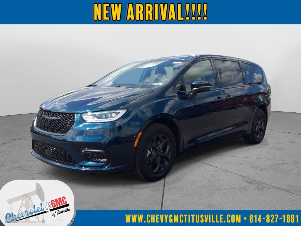used 2023 Chrysler Pacifica Hybrid car, priced at $36,500