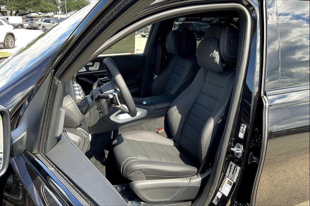 new 2026 Mercedes-Benz GLS 580 car, priced at $125,075