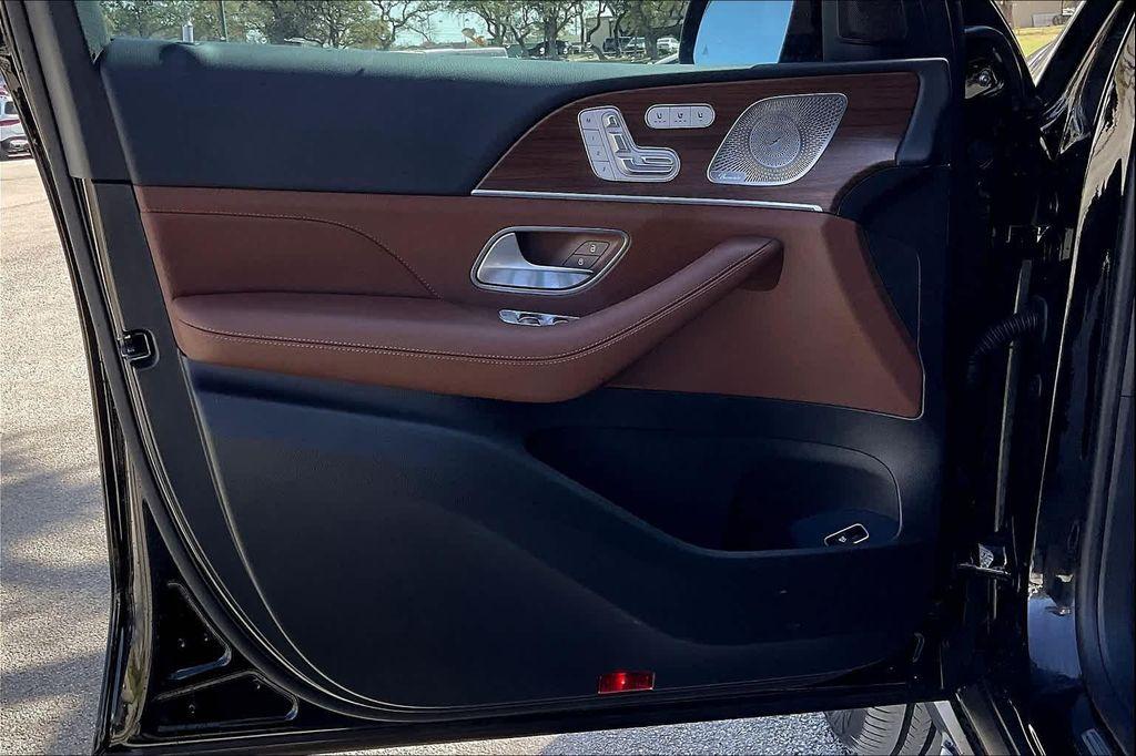 new 2025 Mercedes-Benz GLS 450 car, priced at $98,785
