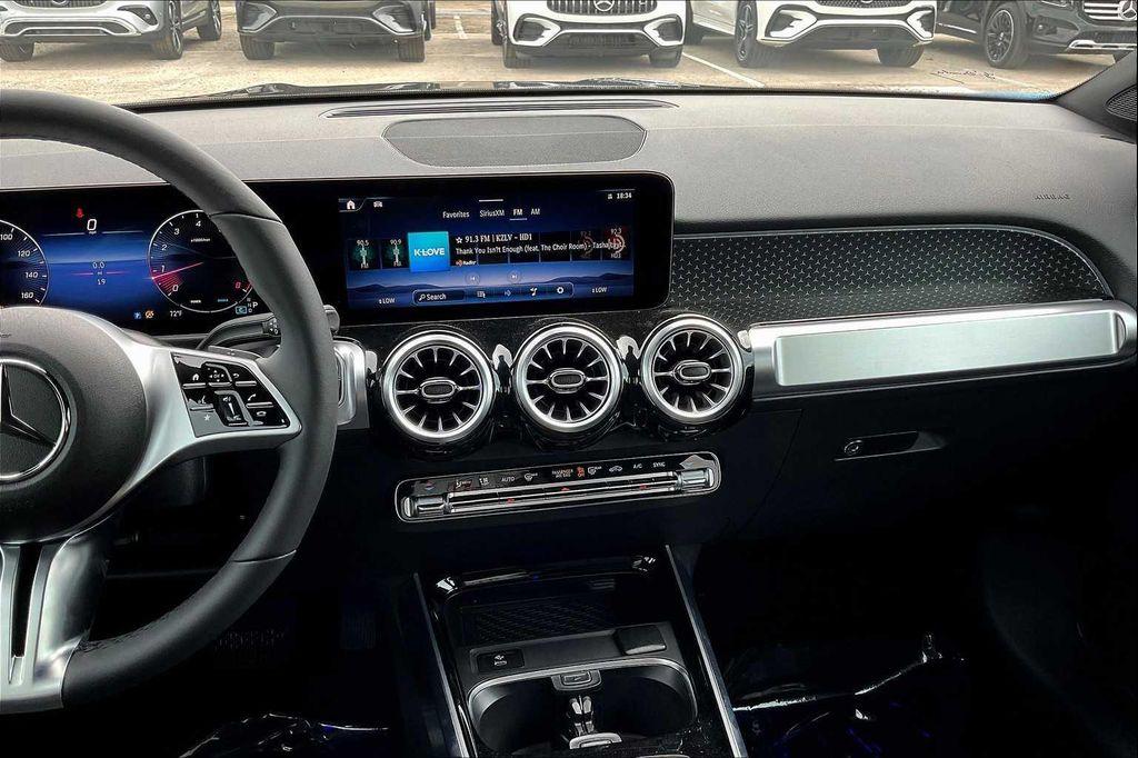 new 2025 Mercedes-Benz GLB 250 car, priced at $49,595