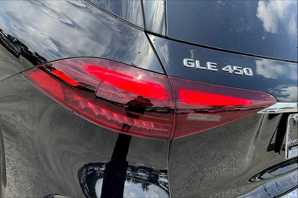 new 2025 Mercedes-Benz GLE 450 car, priced at $80,000