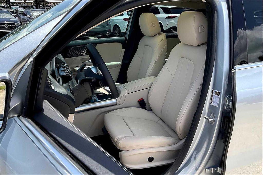 new 2025 Mercedes-Benz GLA 250 car, priced at $51,180