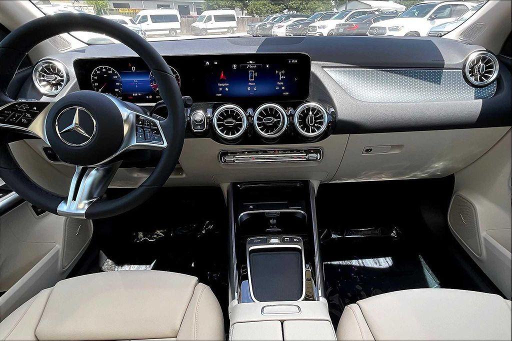 new 2025 Mercedes-Benz GLA 250 car, priced at $51,180