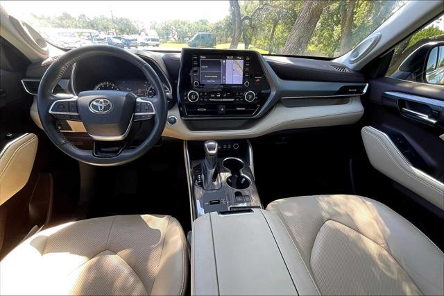 used 2022 Toyota Highlander car, priced at $40,657
