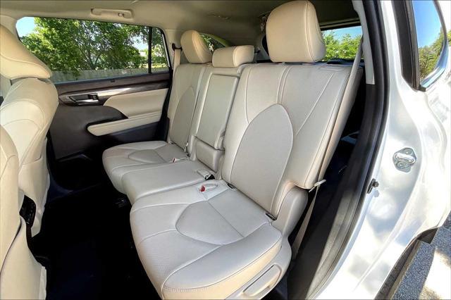 used 2022 Toyota Highlander car, priced at $40,657