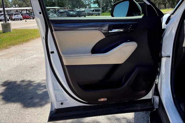 used 2022 Toyota Highlander car, priced at $40,657