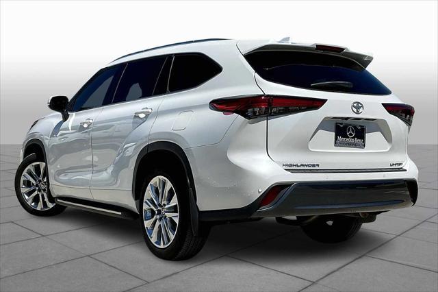 used 2022 Toyota Highlander car, priced at $40,657