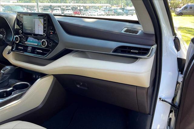 used 2022 Toyota Highlander car, priced at $40,657