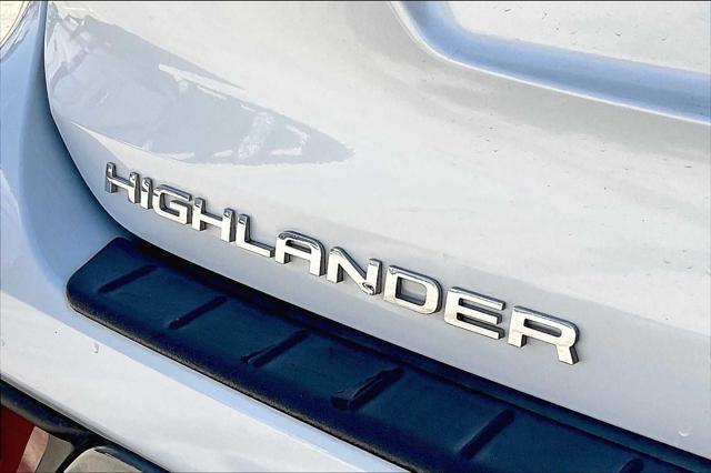 used 2022 Toyota Highlander car, priced at $40,657