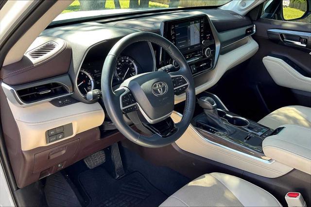 used 2022 Toyota Highlander car, priced at $40,657