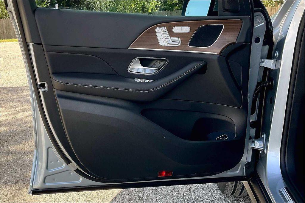 new 2025 Mercedes-Benz GLE 350 car, priced at $69,715