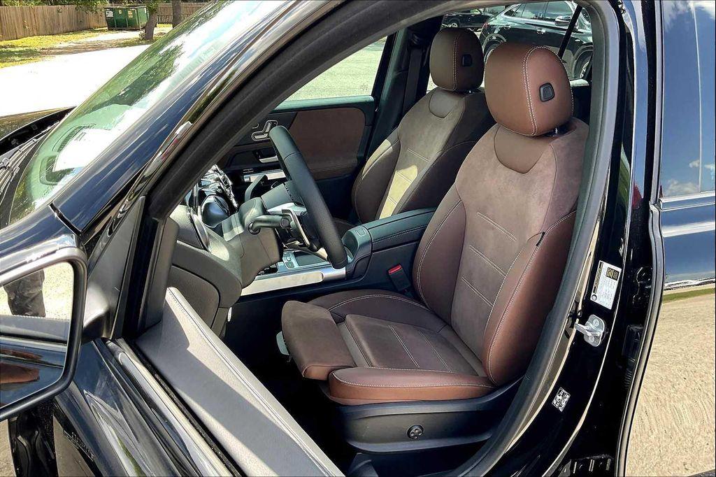 new 2025 Mercedes-Benz AMG GLB 35 car, priced at $69,740