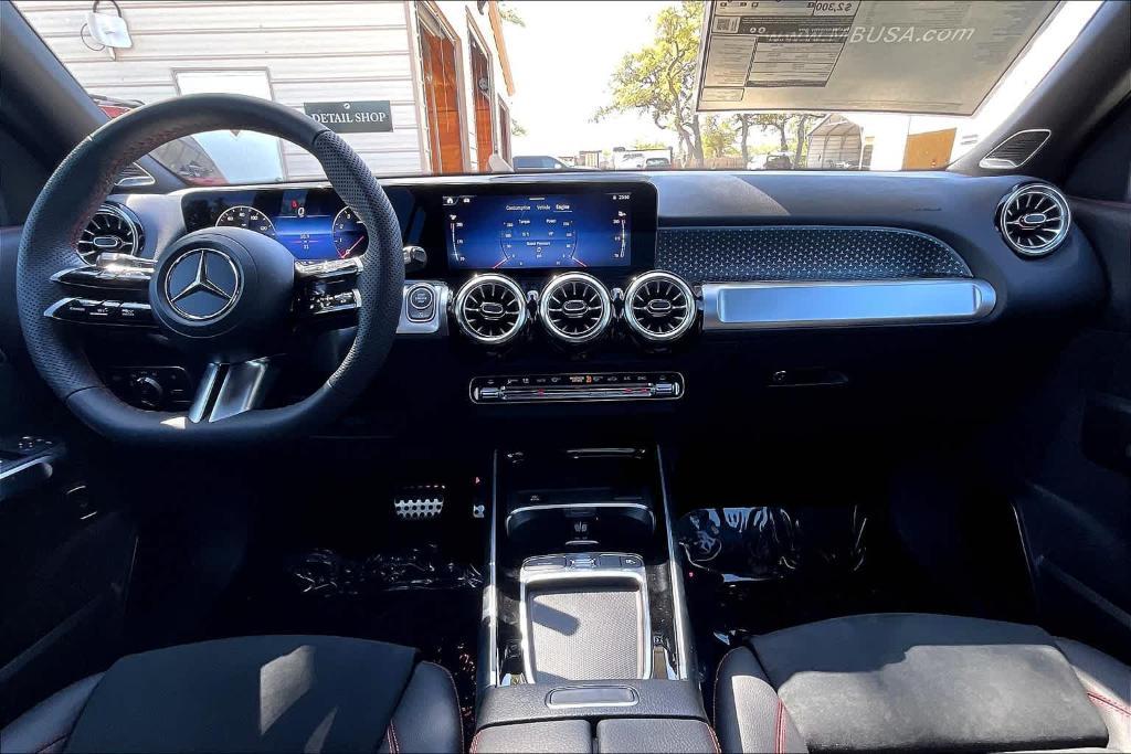 new 2024 Mercedes-Benz GLB 250 car, priced at $53,950