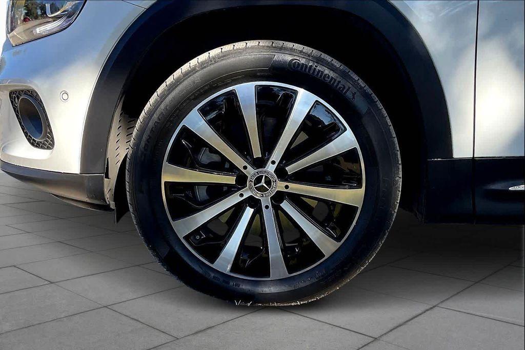 used 2023 Mercedes-Benz GLB 250 car, priced at $30,777