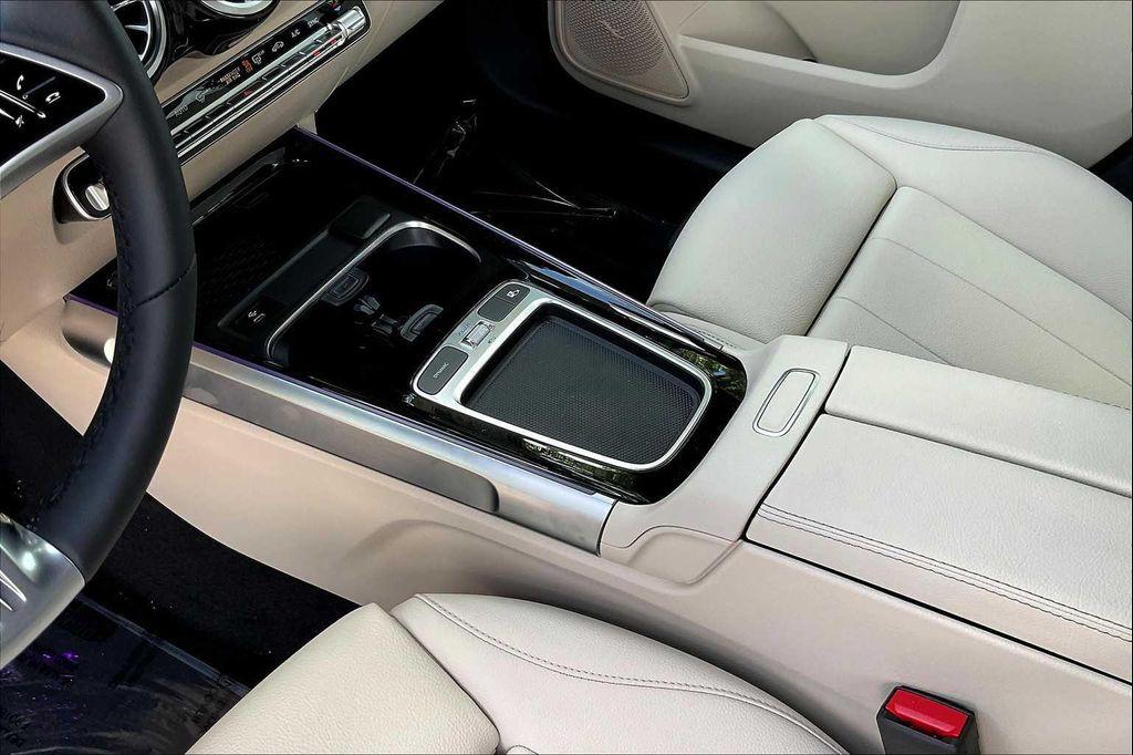 new 2025 Mercedes-Benz GLB 250 car, priced at $47,145