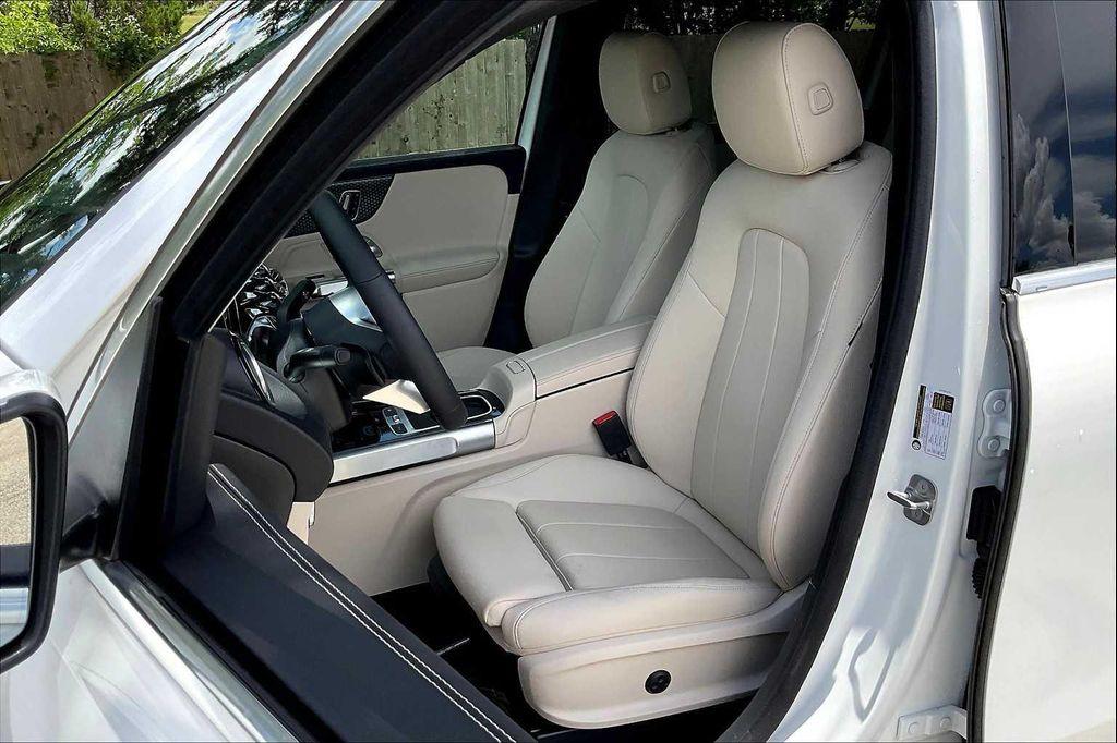 new 2025 Mercedes-Benz GLB 250 car, priced at $47,145