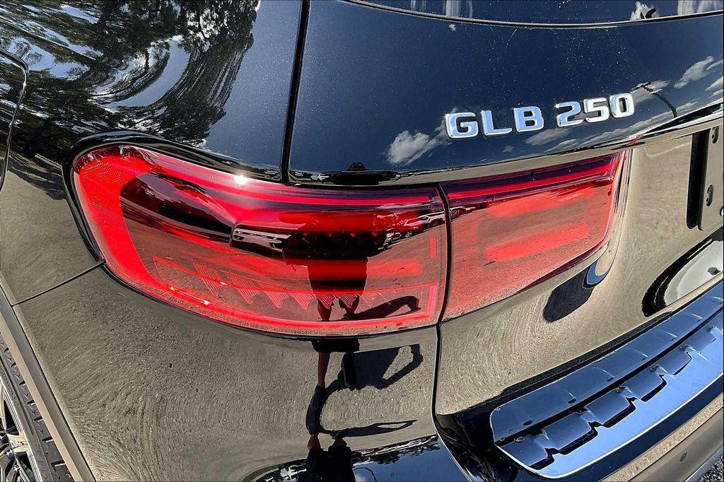 new 2025 Mercedes-Benz GLB 250 car, priced at $54,765