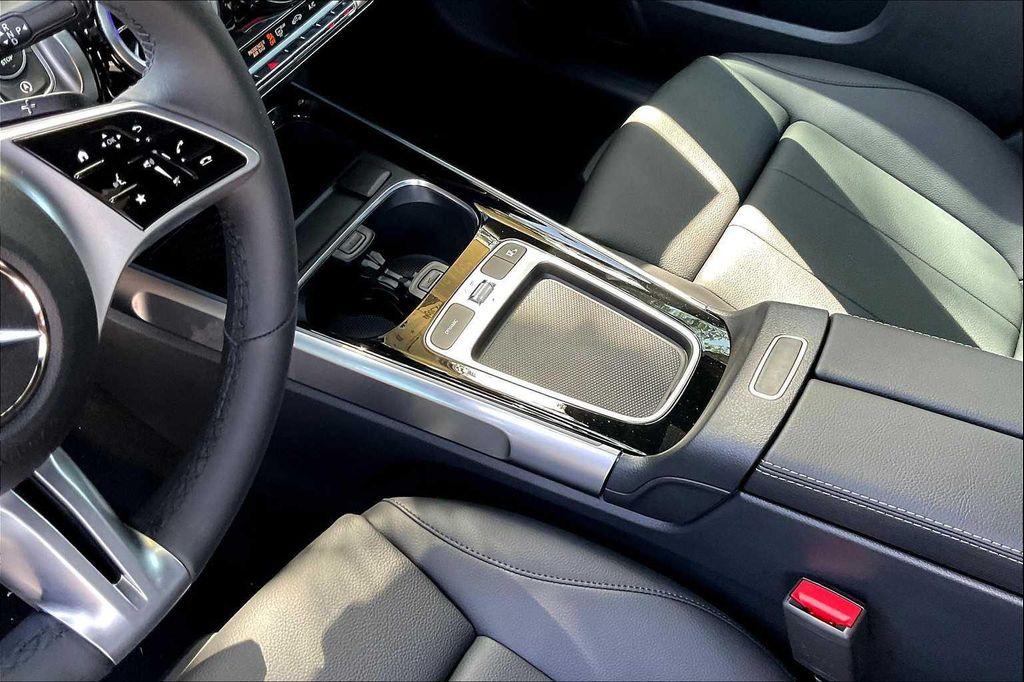 new 2025 Mercedes-Benz GLB 250 car, priced at $54,765