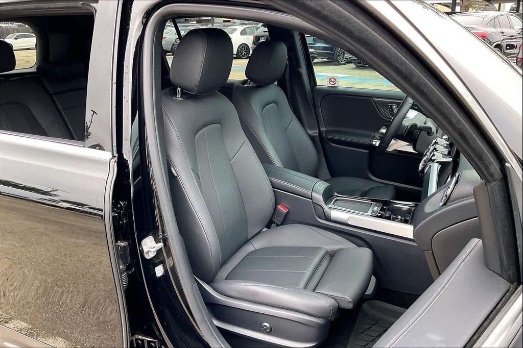 used 2025 Mercedes-Benz GLB 250 car, priced at $40,877