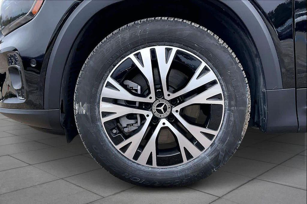 used 2025 Mercedes-Benz GLB 250 car, priced at $40,877